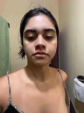 Snapshot of mia_moonna chatting on August 7, 2026, 2:12 pm mia moonna online show from August 7, 2026, 2:12 pm