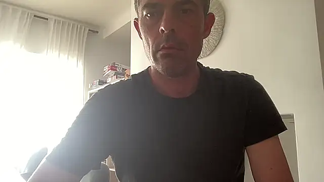 Snapshot of Riccardo86xx chatting on May 3, 2026, 1:47 pm Riccardo86xx online show from May 3, 2026, 1:47 pm
