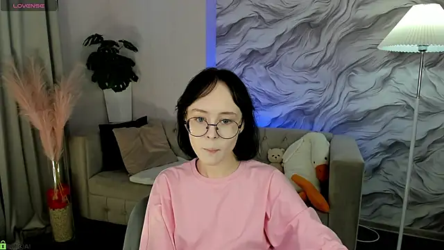 Lilac-Muse online show from June 29, 2026, 11:10 am