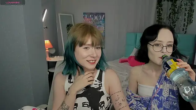 Snapshot of Lilac-Muse chatting on May 13, 2026, 11:17 am Lilac-Muse online show from May 13, 2026, 11:17 am