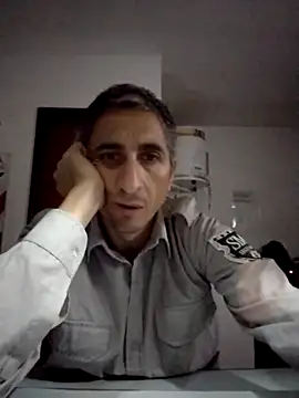 Snapshot of Alejandro83bsf chatting on May 16, 2026, 4:11 am Alejandro83bsf online show from May 16, 2026, 4:11 am