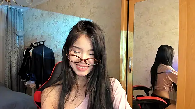 Akiba cute online show from May 12, 2026, 3:51 pm
