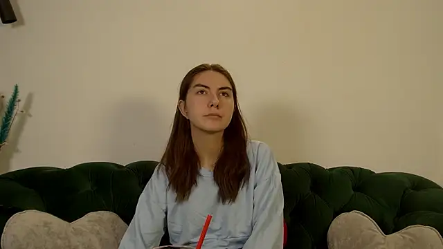 Snapshot of AlisaAlarie chatting on May 17, 2026, 6:57 am AlisaAlarie online show from May 17, 2026, 6:57 am
