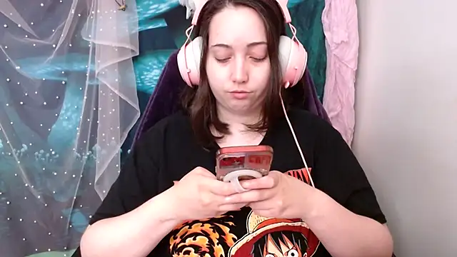 Snapshot of LavenderGreyTarot chatting on June 2, 2026, 11:16 pm LavenderGreyTarot online show from June 2, 2026, 11:16 pm