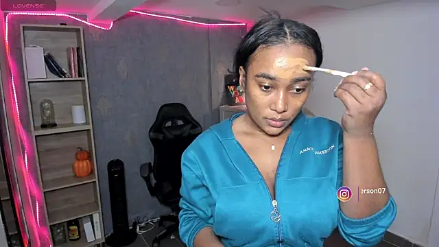 Snapshot of alessia_anderson chatting on October 21, 2025, 11:26 pm alessia anderson online show from October 21, 2025, 11:26 pm