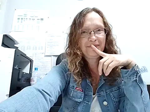 Snapshot of Ameli5689 chatting on June 2, 2026, 4:51 pm Ameli5689 online show from June 2, 2026, 4:51 pm