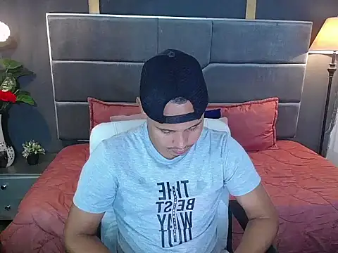 noah oliver1 online show from June 16, 2026, 1:05 am