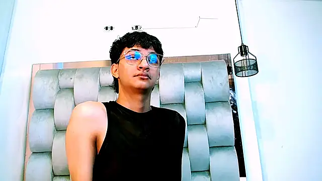Snapshot of SahirCharm chatting on June 14, 2026, 2:07 pm SahirCharm online show from June 14, 2026, 2:07 pm