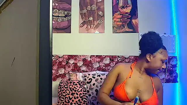 EnchantingLisa online show from May 25, 2026, 4:23 am