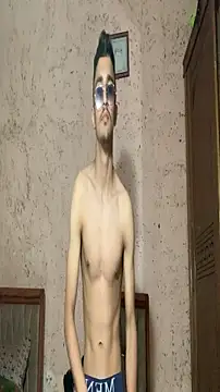 adamhdgdhdv73 online show from May 15, 2026, 11:03 pm