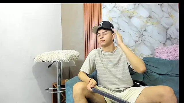 Snapshot of LOVE_GUYS1 chatting on July 2, 2026, 3:29 pm LOVE GUYS1 online show from July 2, 2026, 3:29 pm