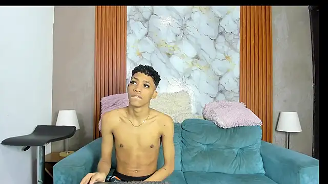 Snapshot of LOVE_GUYS1 chatting on June 28, 2026, 1:28 pm LOVE GUYS1 online show from June 28, 2026, 1:28 pm