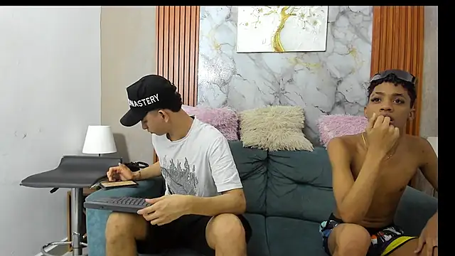 Snapshot of LOVE_GUYS1 chatting on June 19, 2026, 1:17 pm LOVE GUYS1 online show from June 19, 2026, 1:17 pm