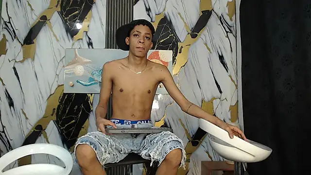 Snapshot of LOVE_GUYS1 chatting on July 25, 2026, 7:31 pm LOVE GUYS1 online show from July 25, 2026, 7:31 pm