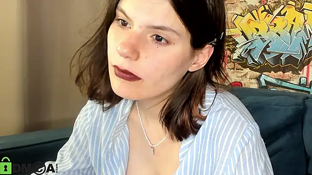 Snapshot of Kira_Be11 chatting on June 8, 2026, 9:32 am Kira Be11 online show from June 8, 2026, 9:32 am