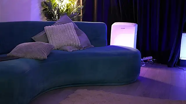 Snapshot of LisaLorenz chatting on August 2, 2026, 7:44 pm LisaLorenz online show from August 2, 2026, 7:44 pm