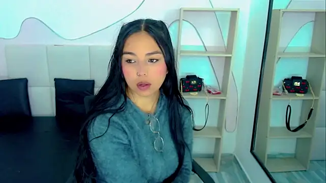 Snapshot of GiannaHott chatting on April 30, 2026, 12:01 pm GiannaHott online show from April 30, 2026, 12:01 pm