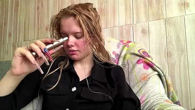 Snapshot of Malinwitch chatting on July 6, 2026, 6:20 am Malinwitch online show from July 6, 2026, 6:20 am