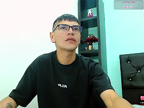 Snapshot of Alexx_bigcockk_ chatting on June 24, 2026, 1:21 pm Alexx bigcockk online show from June 24, 2026, 1:21 pm