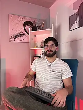 DomBoy  online show from May 25, 2026, 8:07 pm