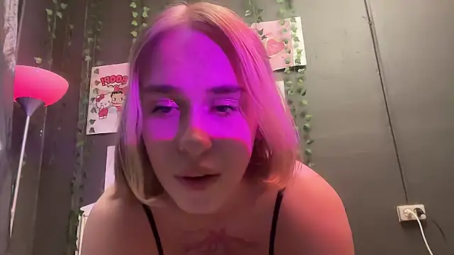 Miss Amy00 online show from July 1, 2026, 7:14 pm