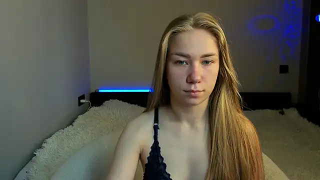 Snapshot of AnnaAlexArti chatting on June 17, 2026, 6:13 am AnnaAlexArti online show from June 17, 2026, 6:13 am