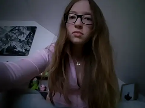 Snapshot of Freaky-Doll chatting on May 3, 2026, 7:17 pm Freaky-Doll online show from May 3, 2026, 7:17 pm