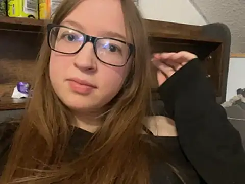 Freaky-Doll online show from May 1, 2026, 6:13 pm
