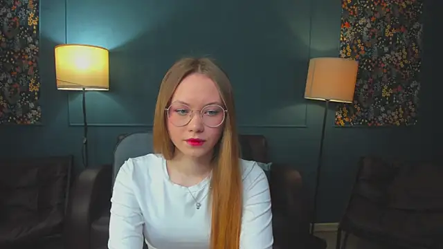 Snapshot of FloraLarsson chatting on May 17, 2026, 10:04 am FloraLarsson online show from May 17, 2026, 10:04 am