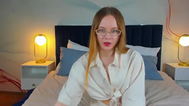 Snapshot of FloraLarsson chatting on June 3, 2026, 3:07 am FloraLarsson online show from June 3, 2026, 3:07 am
