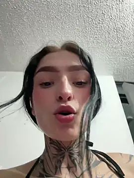 she-dulce online show from May 13, 2026, 2:51 am