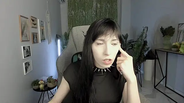 Snapshot of SeraphineSparda chatting on July 4, 2026, 11:49 am SeraphineSparda online show from July 4, 2026, 11:49 am
