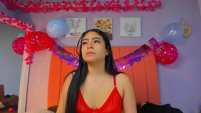 Snapshot of roxanneowens chatting on June 17, 2026, 12:04 pm roxanneowens online show from June 17, 2026, 12:04 pm