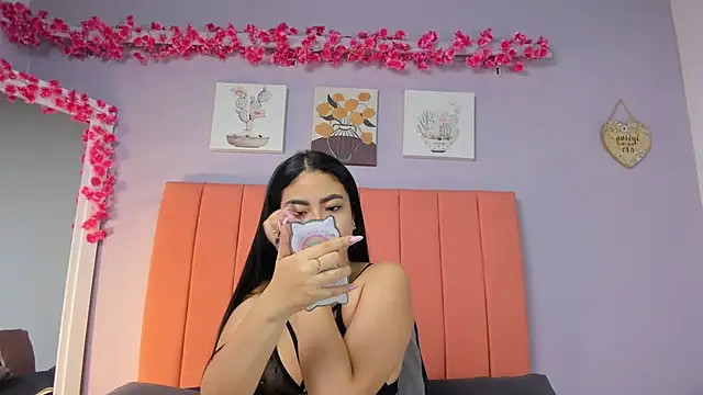 Snapshot of roxanneowens chatting on June 2, 2026, 12:05 pm roxanneowens online show from June 2, 2026, 12:05 pm