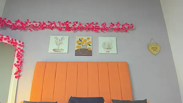 Snapshot of roxanneowens chatting on June 1, 2026, 12:05 pm roxanneowens online show from June 1, 2026, 12:05 pm