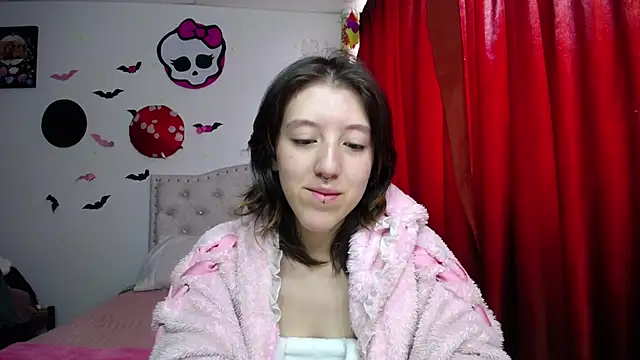 Snapshot of Blair_y_Briar chatting on July 14, 2026, 6:14 pm Blair y Briar online show from July 14, 2026, 6:14 pm