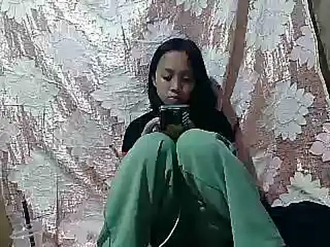 Snapshot of Yours_AsianPinayGirl18 chatting on May 9, 2026, 10:07 am Yours AsianPinayGirl18 online show from May 9, 2026, 10:07 am