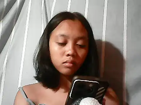 Snapshot of Yours_AsianPinayGirl18 chatting on June 4, 2026, 10:25 pm Yours AsianPinayGirl18 online show from June 4, 2026, 10:25 pm