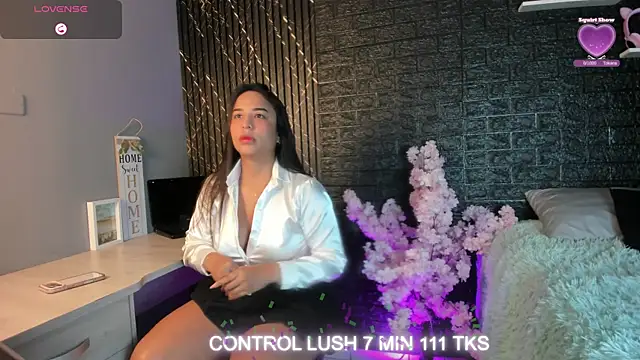 Aluna2  online show from May 4, 2026, 4:21 pm