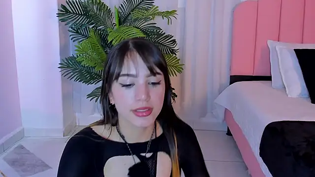 Snapshot of trixxie_18 chatting on June 30, 2026, 12:32 am trixxie 18 online show from June 30, 2026, 12:32 am