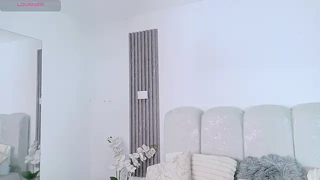 ScarlettVelvet online show from May 20, 2026, 12:57 pm