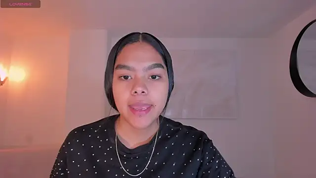 Snapshot of SaphiraJames chatting on June 26, 2026, 2:06 am SaphiraJames online show from June 26, 2026, 2:06 am