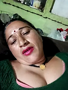 Snapshot of Haliya8 chatting on May 13, 2026, 4:36 pm Haliya8 online show from May 13, 2026, 4:36 pm
