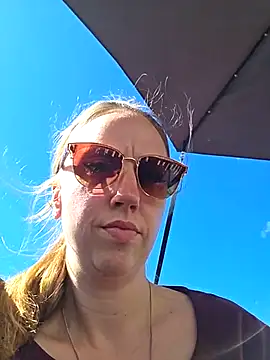 SweetGermanAlina online show from May 8, 2026, 2:43 pm