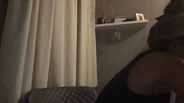Snapshot of Miss_juicybabes chatting on May 8, 2026, 11:30 pm Miss juicybabes online show from May 8, 2026, 11:30 pm