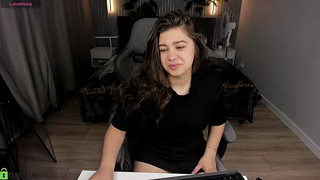 Snapshot of Trisha_Moore chatting on June 16, 2026, 1:16 am Trisha Moore online show from June 16, 2026, 1:16 am