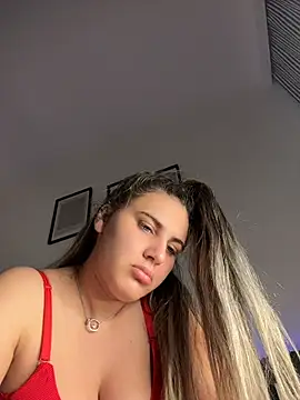 Snapshot of SensualQueenX chatting on May 19, 2026, 8:16 pm SensualQueenX online show from May 19, 2026, 8:16 pm