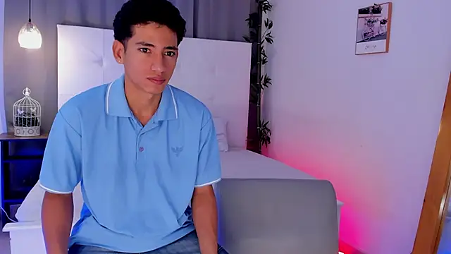 Snapshot of Alejo-and-Thiago chatting on June 4, 2026, 12:32 pm Alejo-and-Thiago online show from June 4, 2026, 12:32 pm