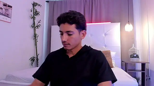 Snapshot of Alejo-and-Thiago chatting on August 1, 2026, 12:25 pm Alejo-and-Thiago online show from August 1, 2026, 12:25 pm