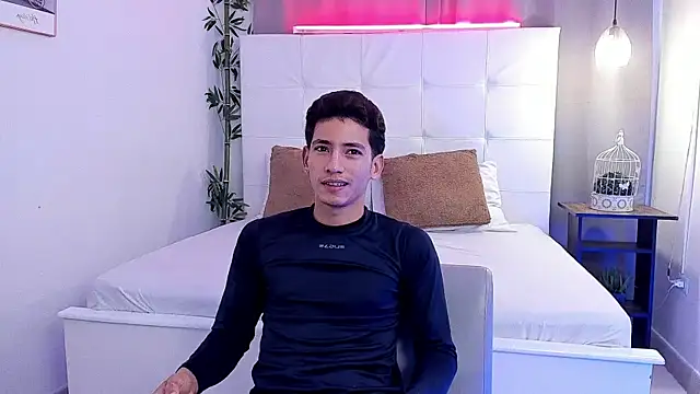 Snapshot of Alejo-and-Thiago chatting on June 18, 2026, 12:10 pm Alejo-and-Thiago online show from June 18, 2026, 12:10 pm